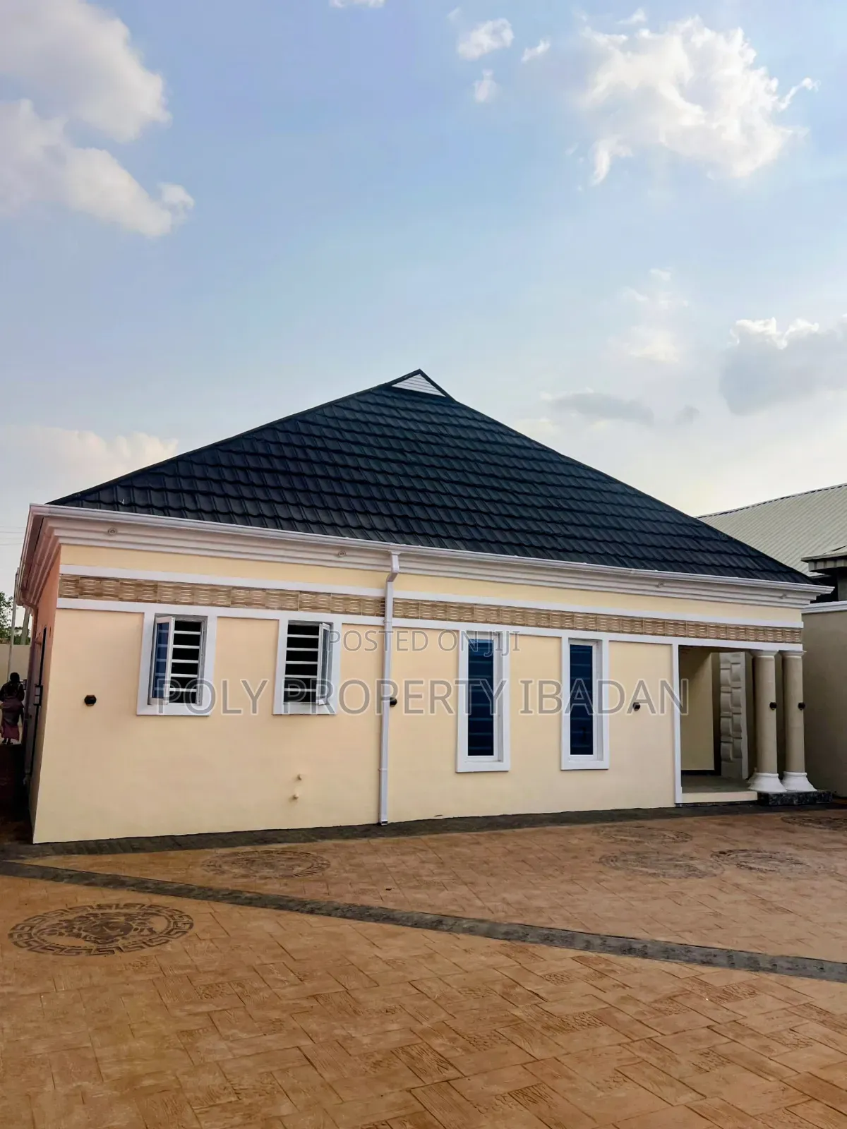 3bdrm Bungalow in Elebu, Oluyole Estate for sale