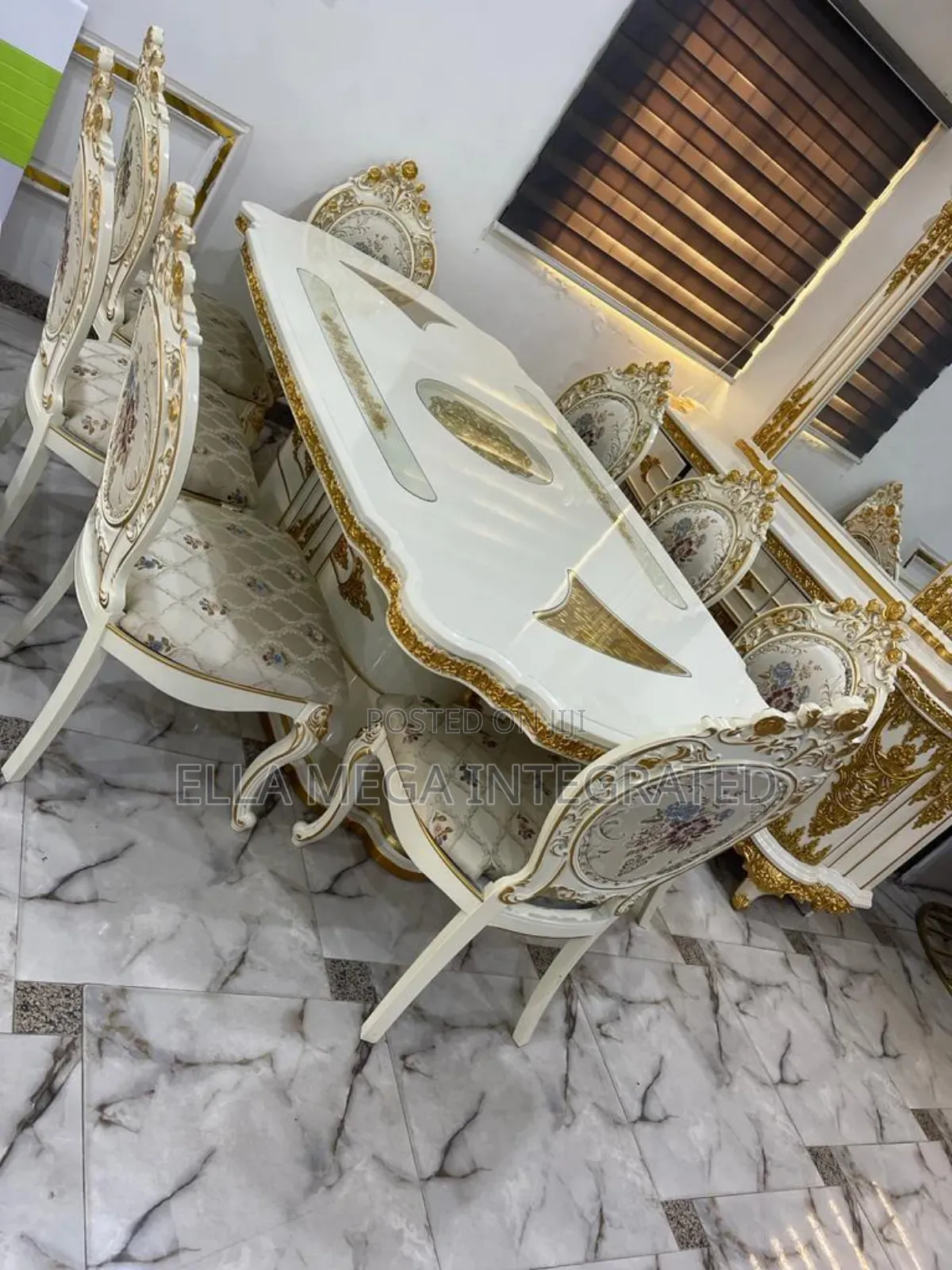Luxury Royal Dinning Set With 6seaters