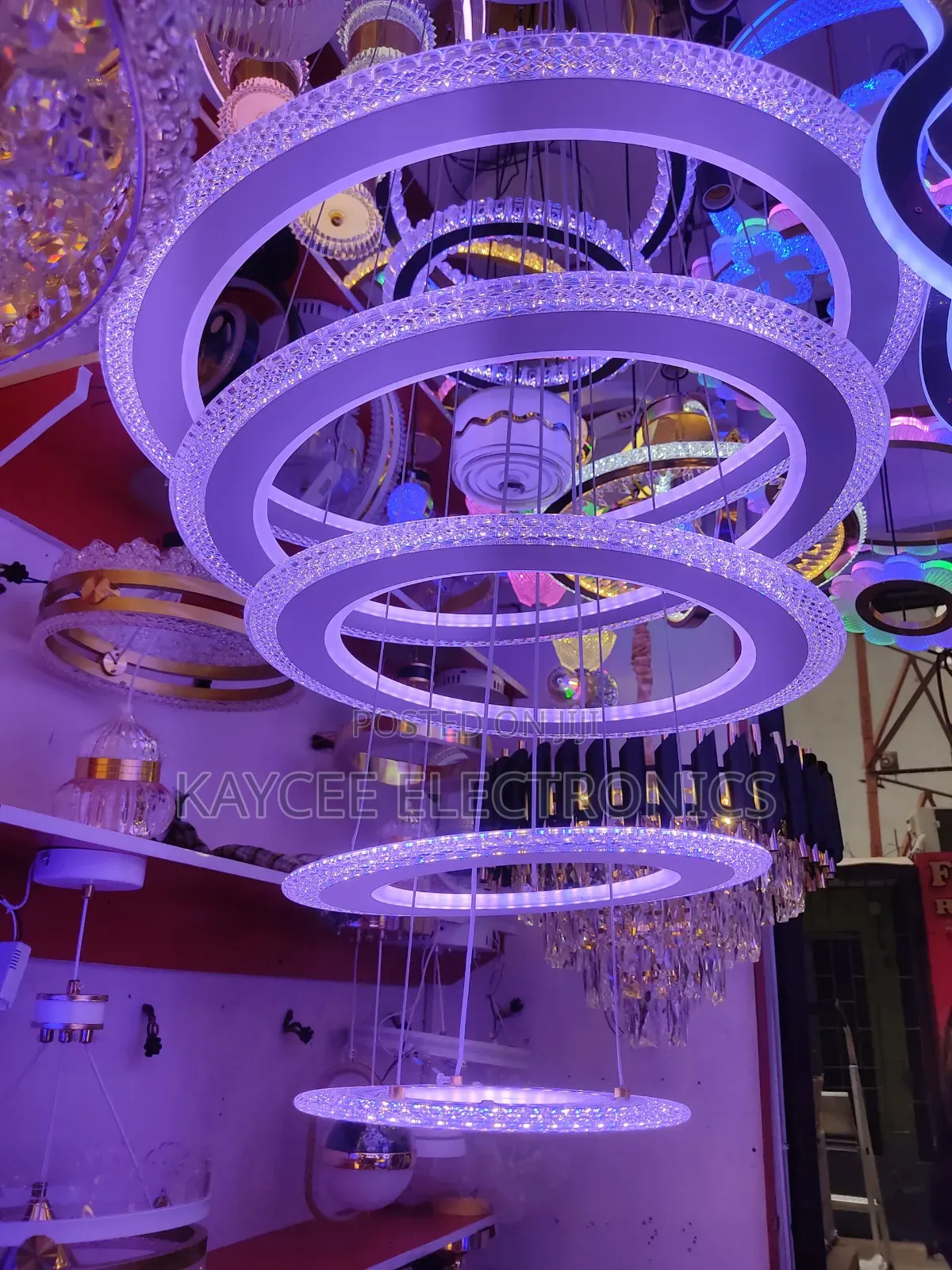 Elegant Hanging Chandelier Light – Modern Interior Décor