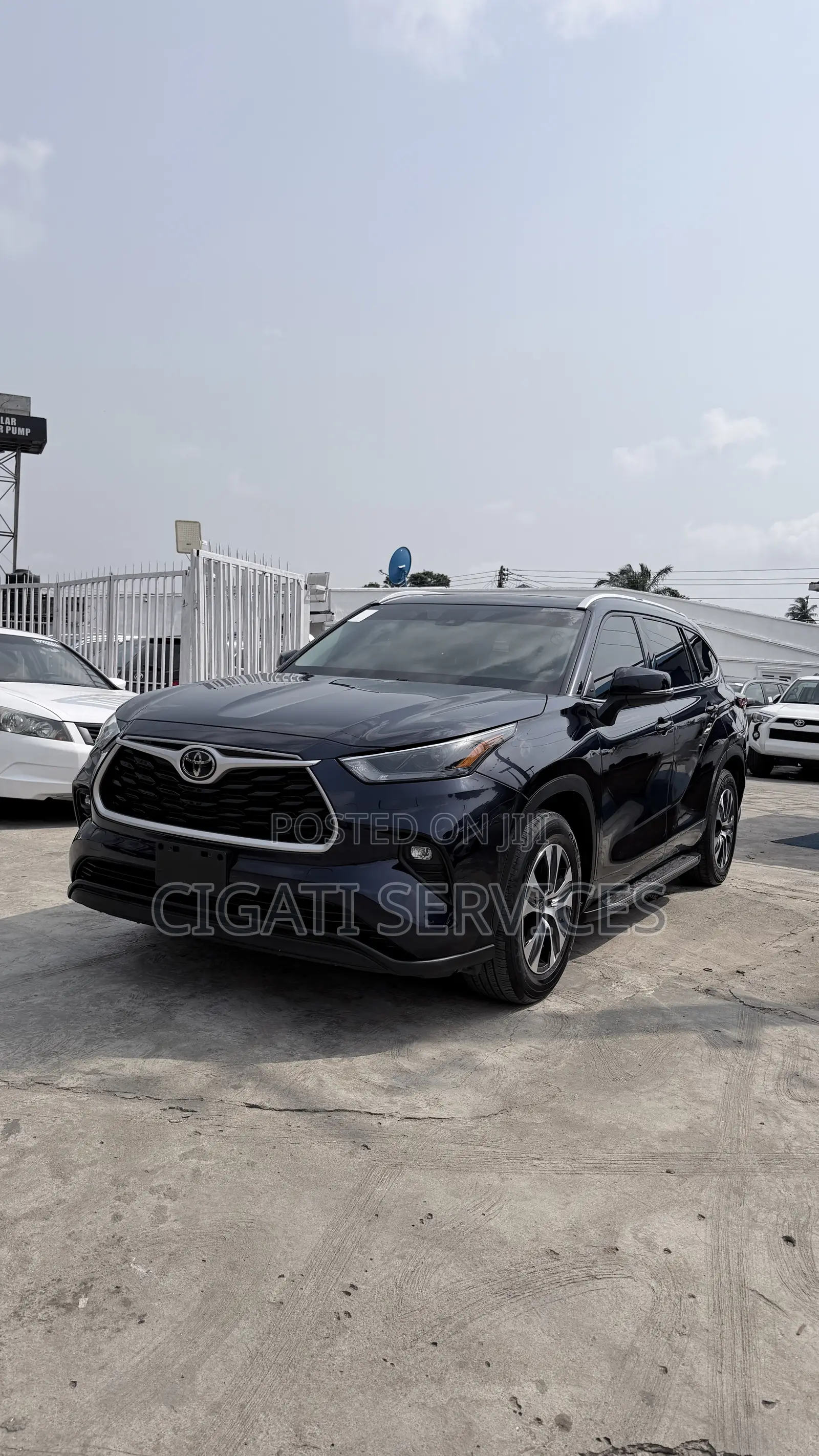 Toyota Highlander XLE 2022 Blue