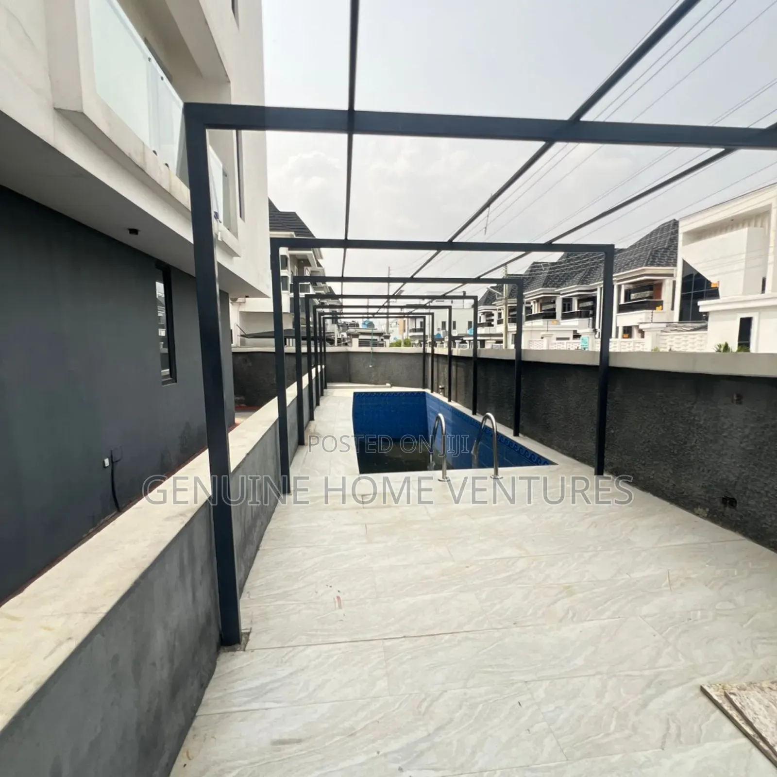 5bdrm Duplex in Orchid, Chevron for sale