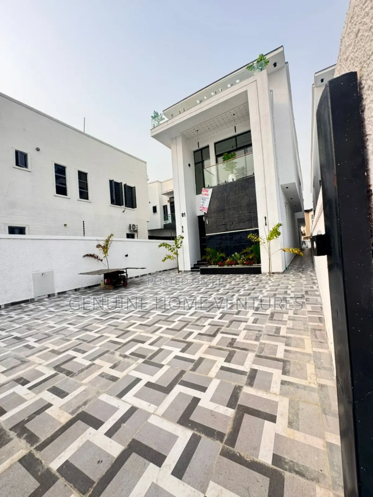 5bdrm Duplex in Orchid, Chevron for sale