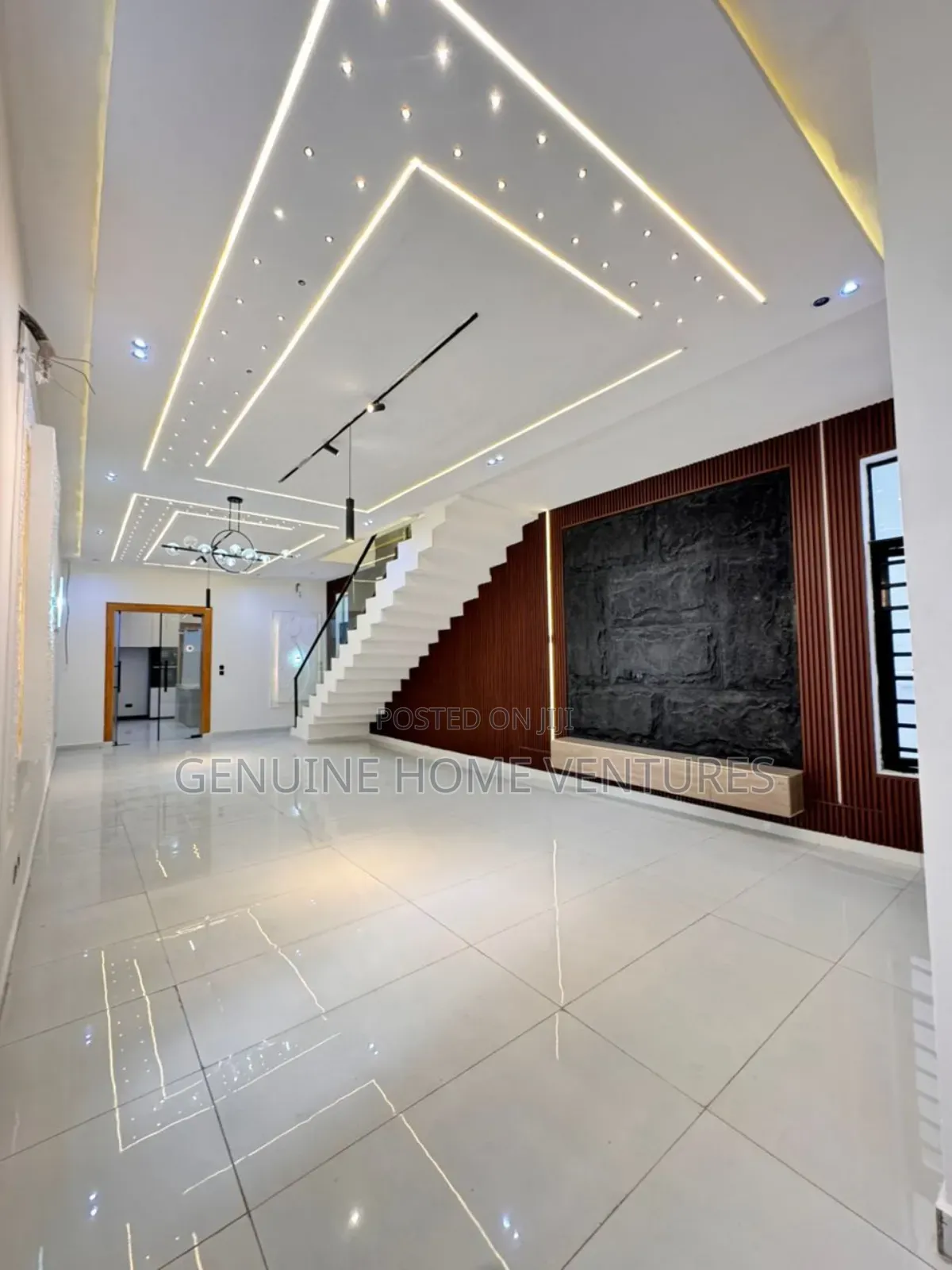 5bdrm Duplex in Orchid, Chevron for sale