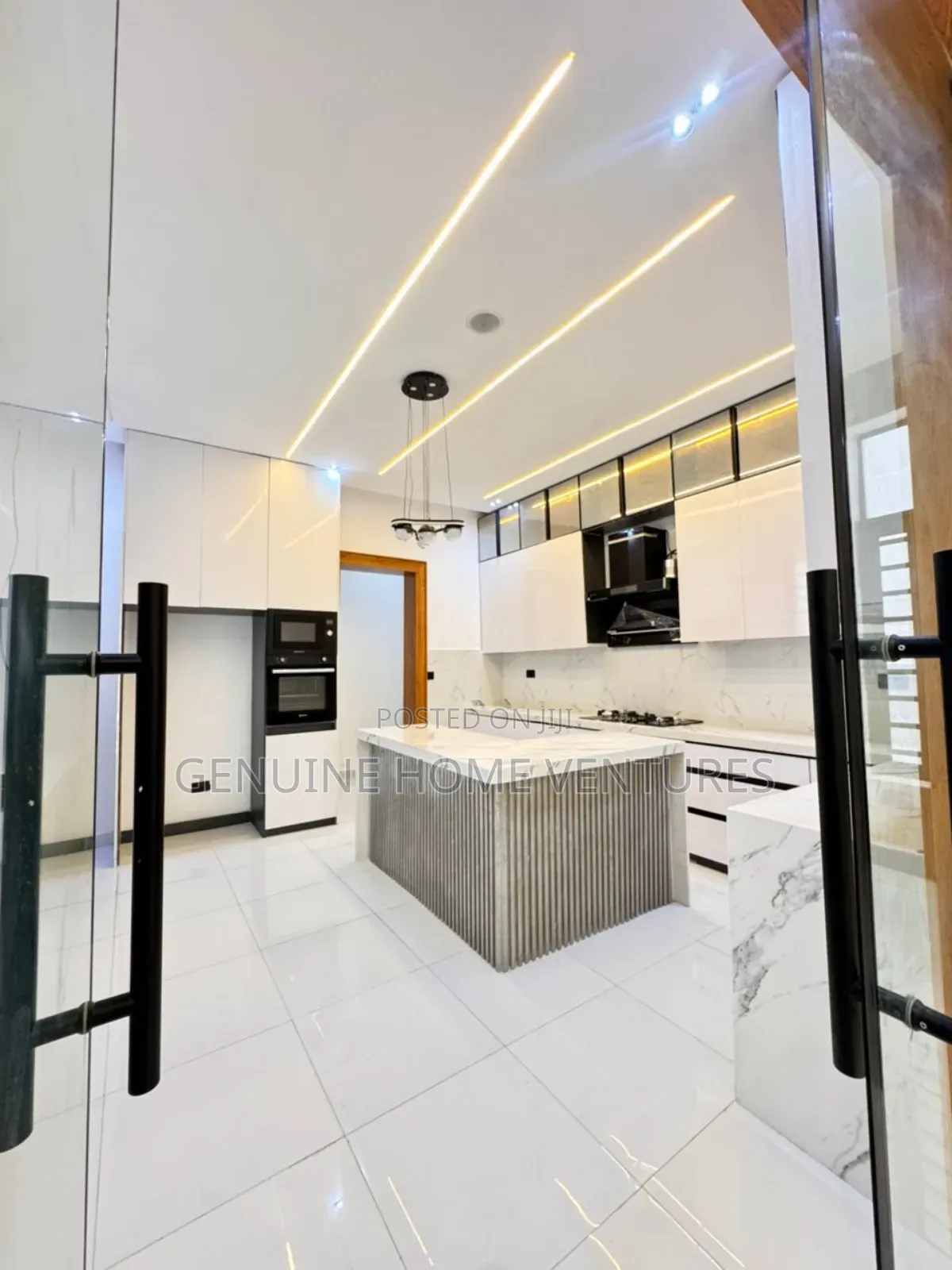5bdrm Duplex in Orchid, Chevron for sale