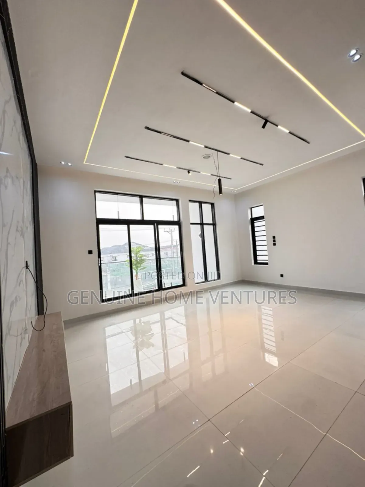 5bdrm Duplex in Orchid, Chevron for sale