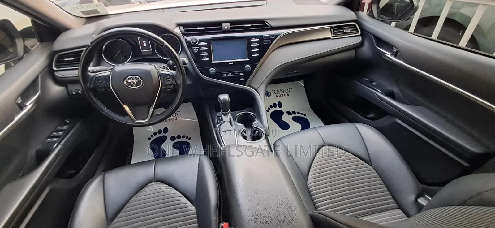 Toyota Camry SE FWD 2020 White