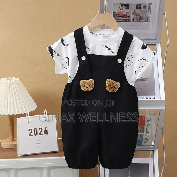 2-Piece Baby Outfit Set With Short Sleeve Top and Suspender Romper
