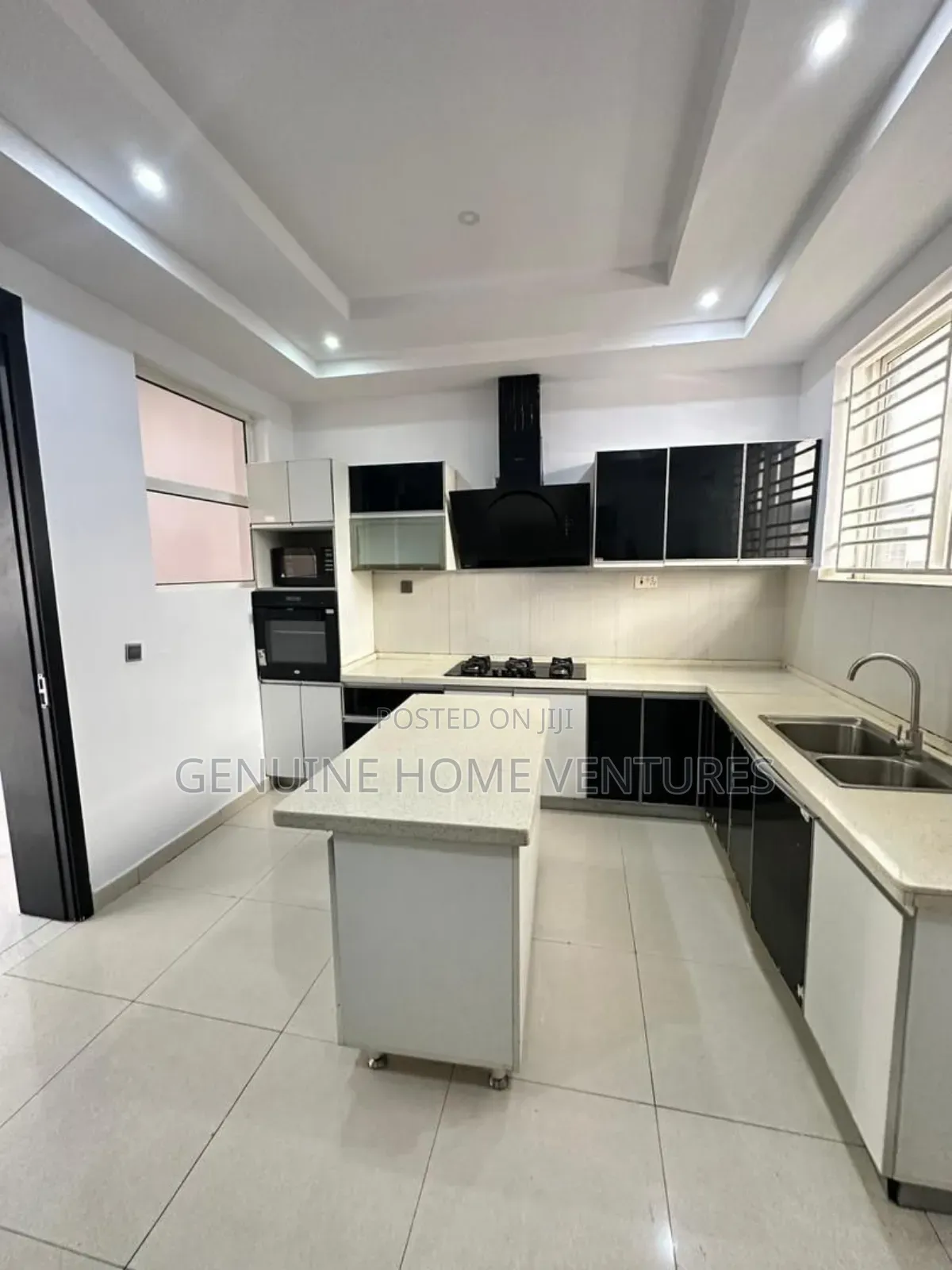 5bdrm Duplex in Osapa for sale
