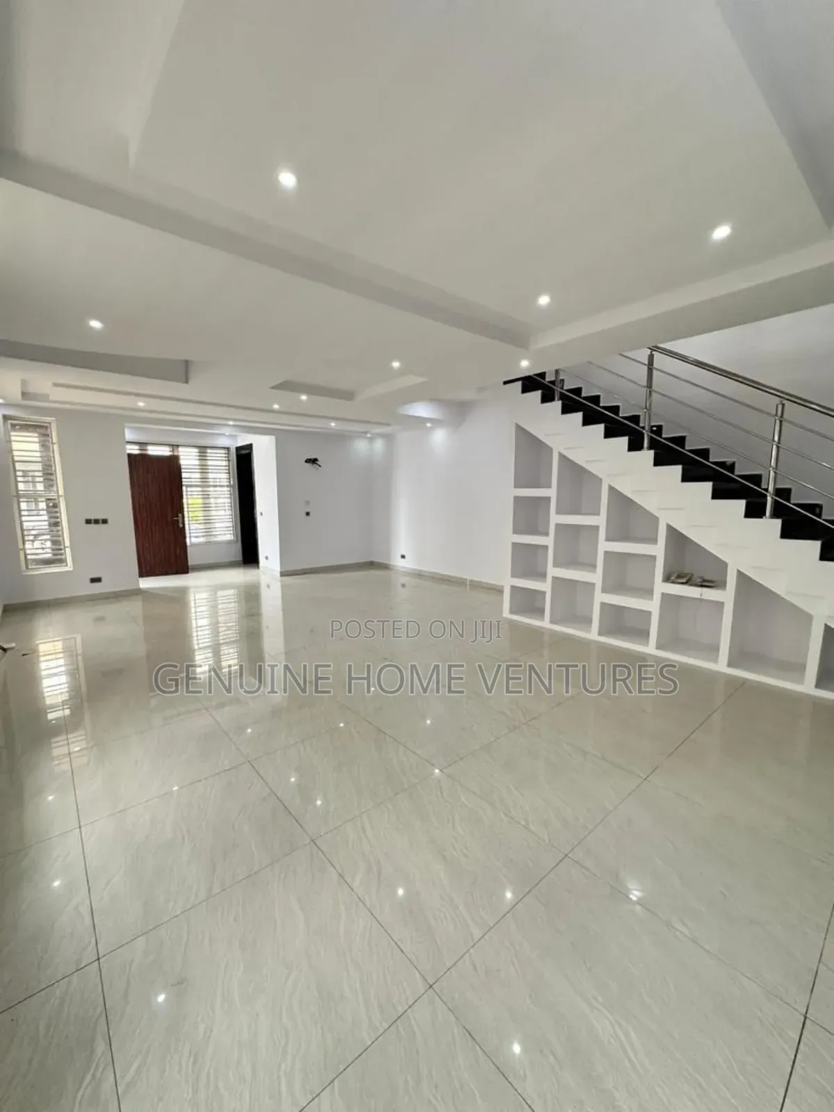 5bdrm Duplex in Osapa for sale