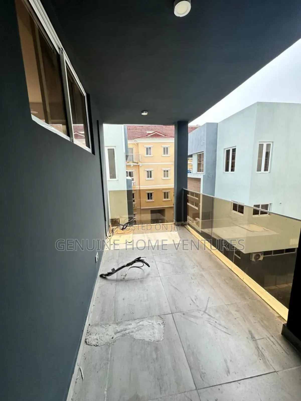 5bdrm Duplex in Osapa for sale