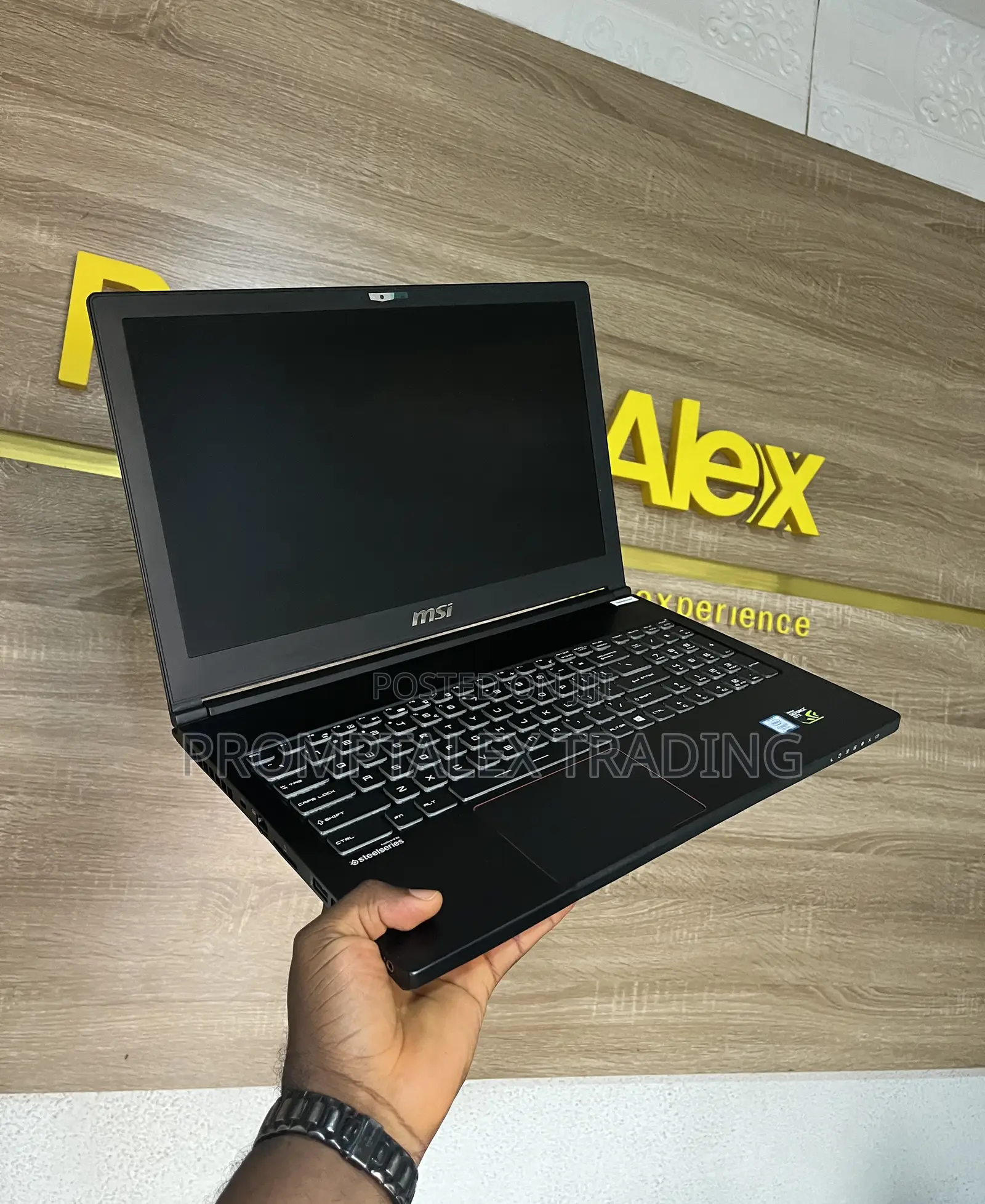 Laptop MSI GS63VR 7RF Stealth Pro 32GB Intel Core I7 SSD 512GB