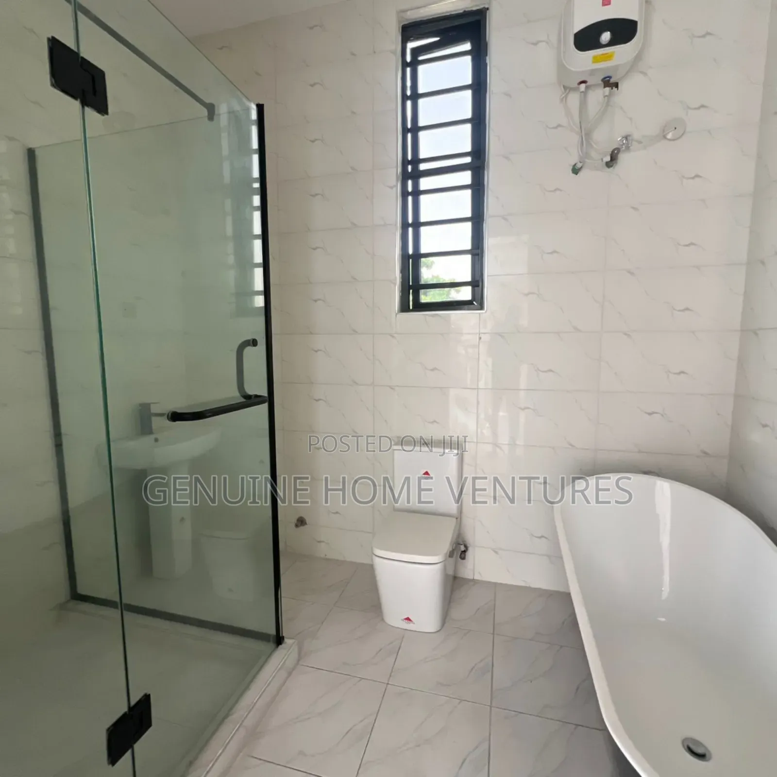 5bdrm Duplex in Chevron for sale