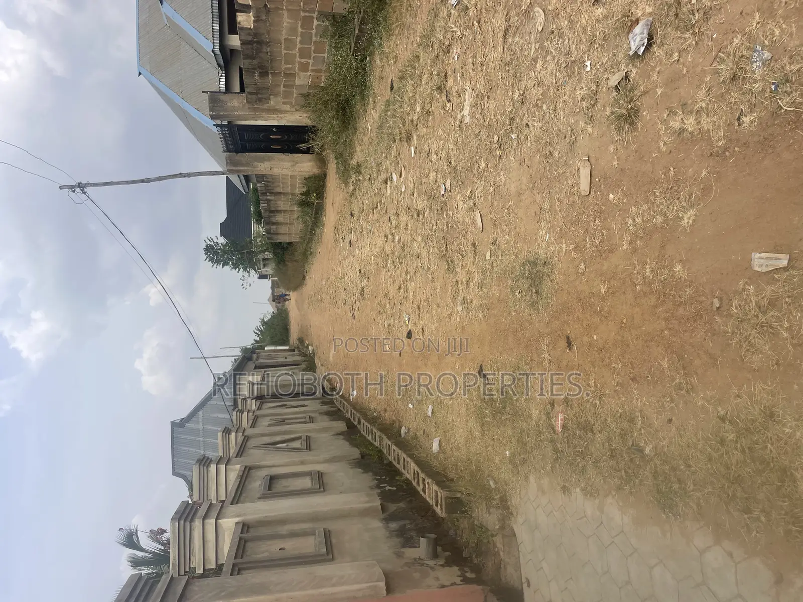 8bdrm Apartment in Akoto, Akala Express for sale