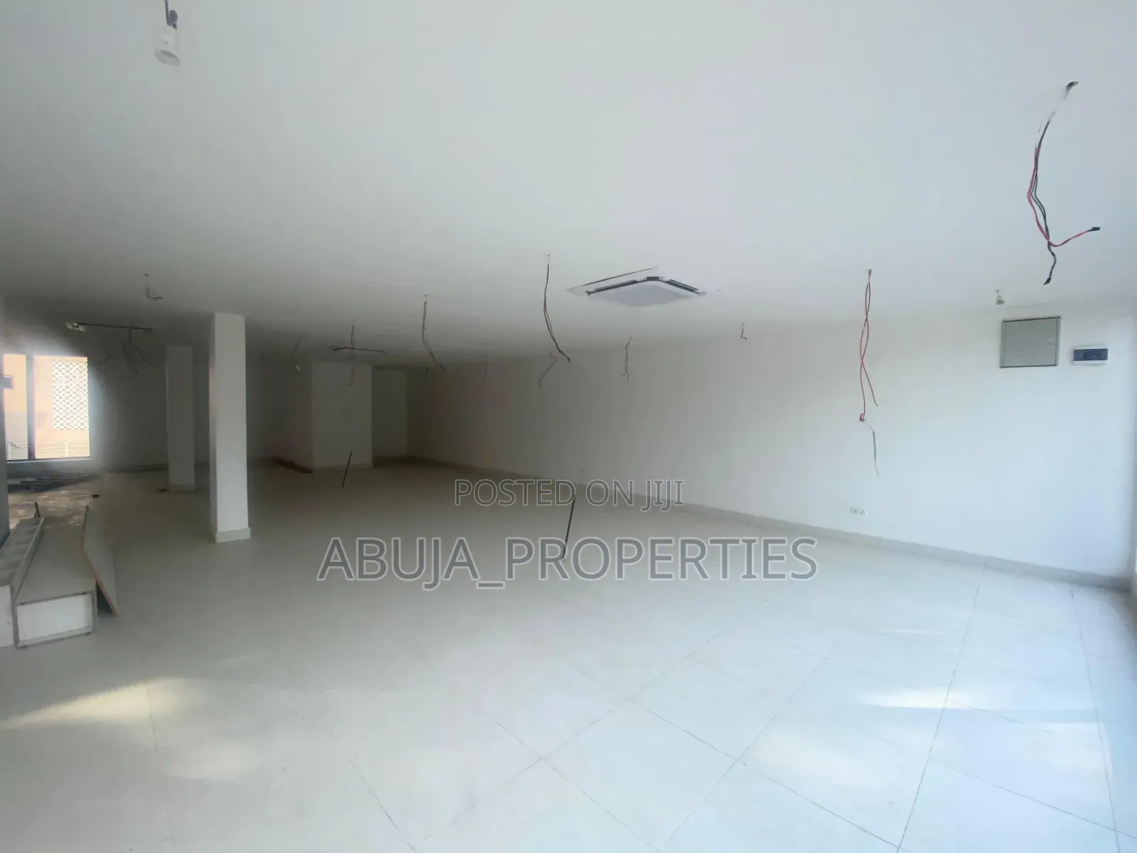 Newly-Built Open Space/Showroom for Rent