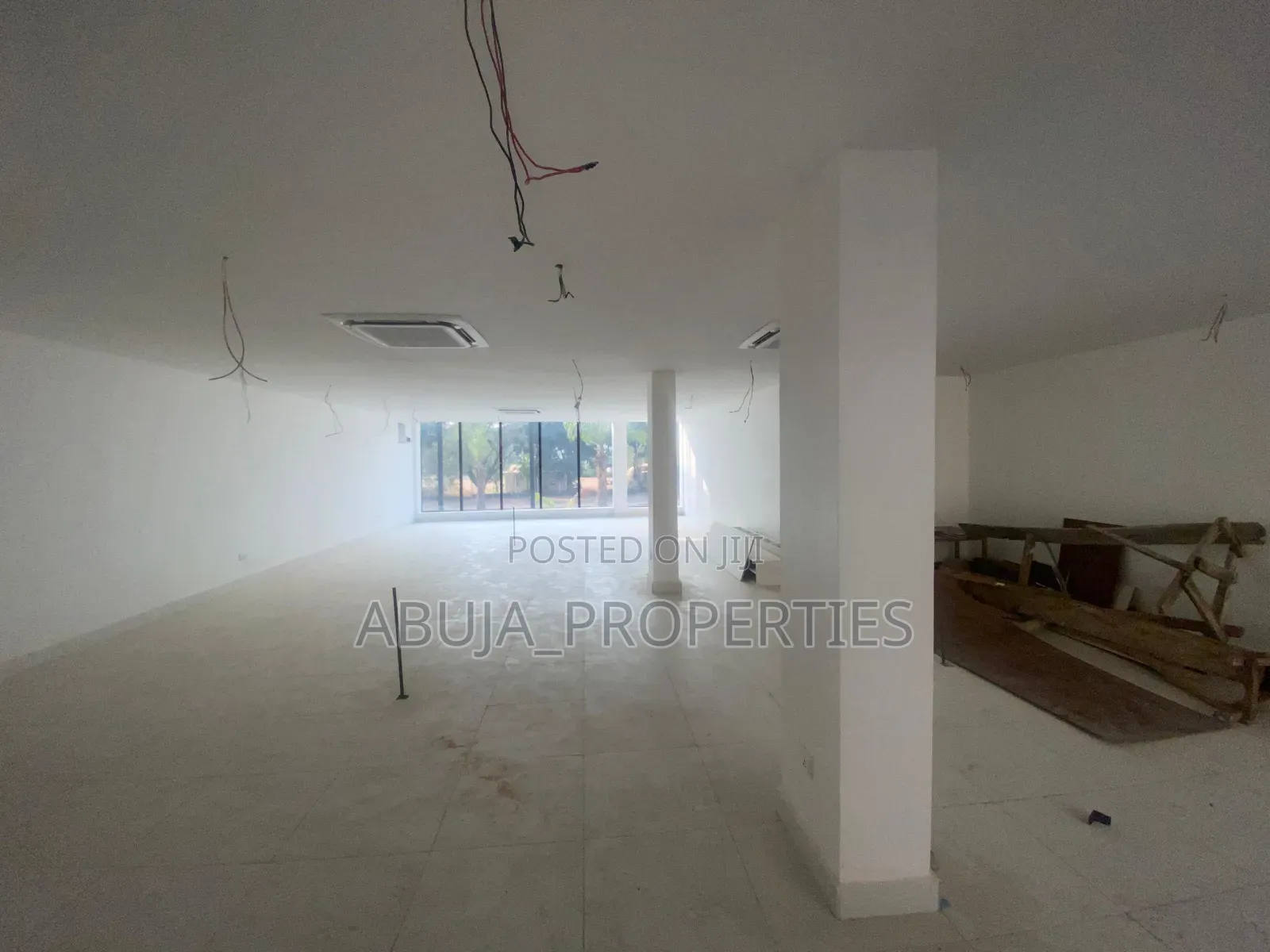Newly-Built Open Space/Showroom for Rent