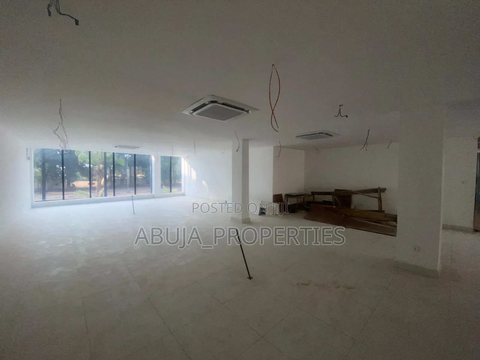 Newly-Built Open Space/Showroom for Rent