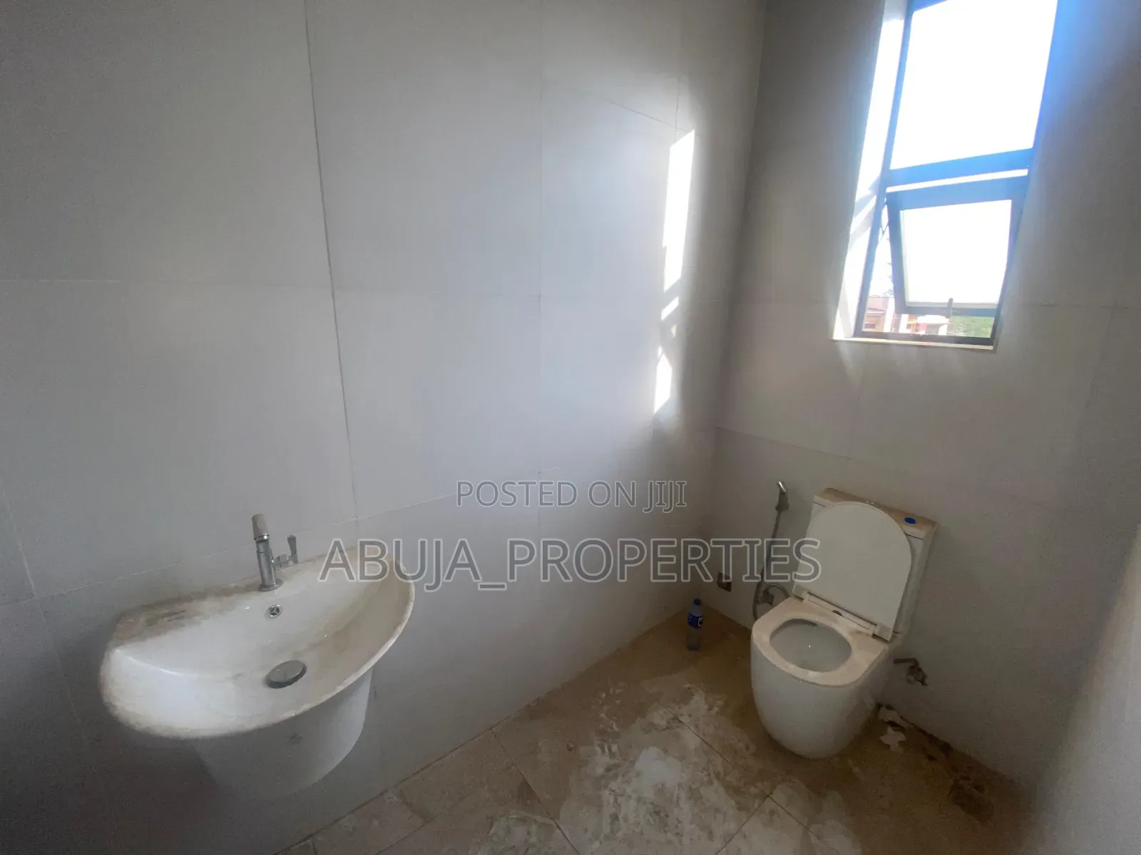 Newly-Built Open Space/Showroom for Rent