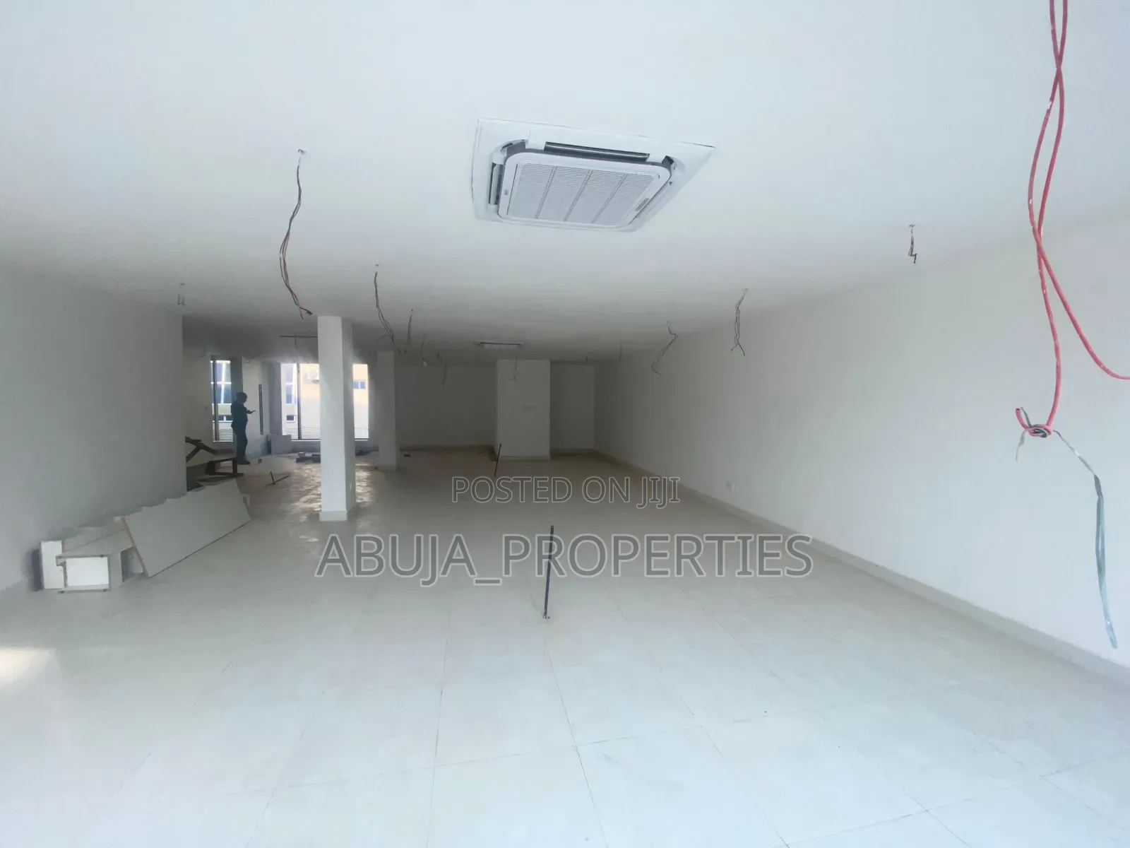 Newly-Built Open Space/Showroom for Rent