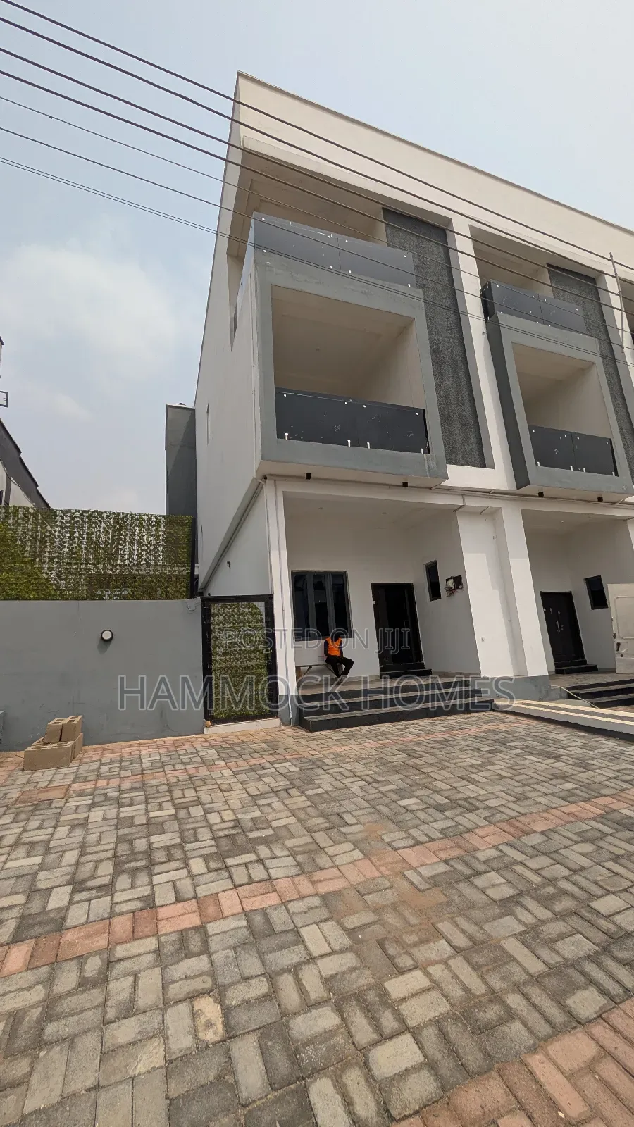 5bdrm Penthouse in Engineer Lere Adigun, Basorun for sale