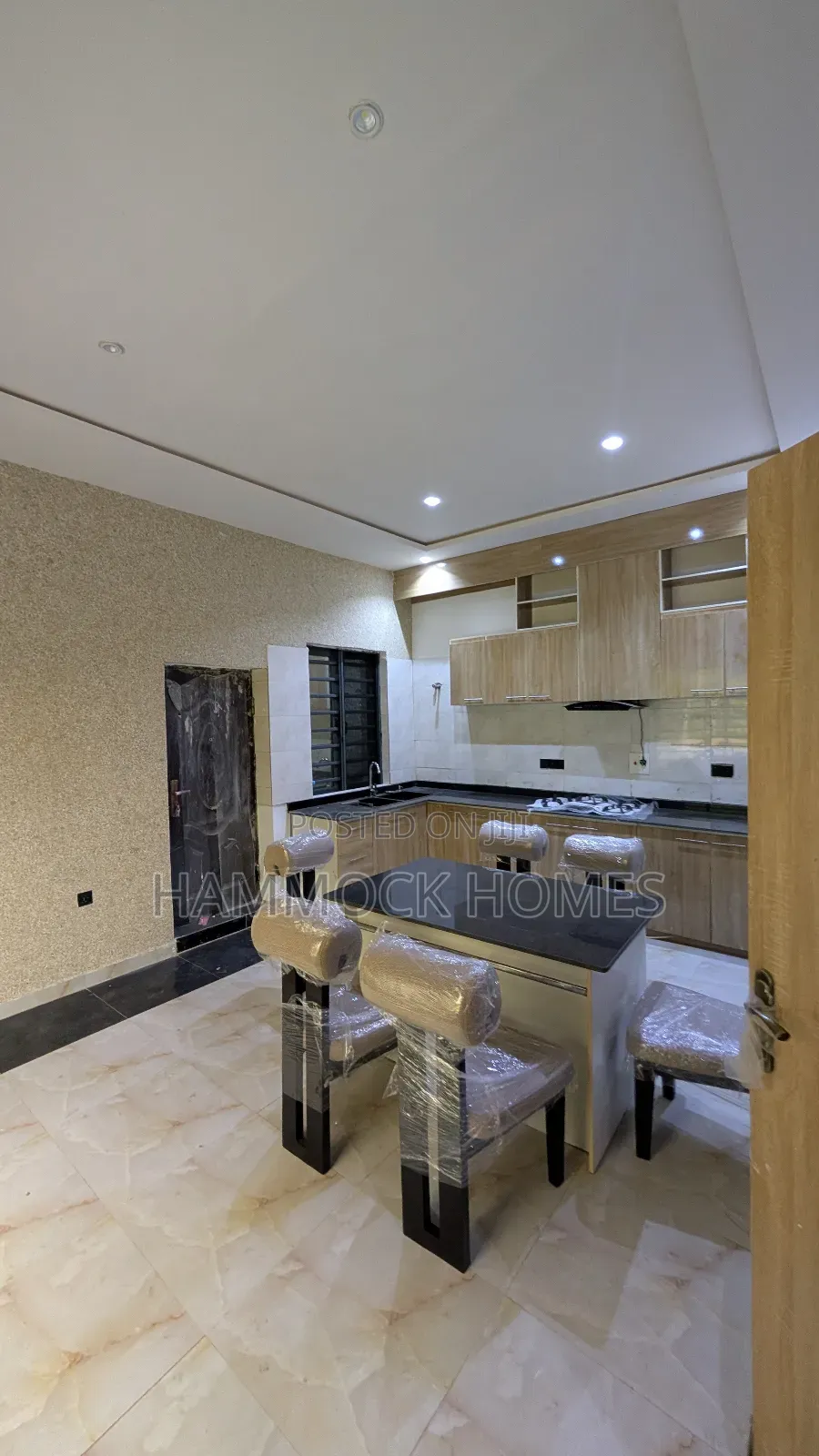 5bdrm Penthouse in Engineer Lere Adigun, Basorun for sale