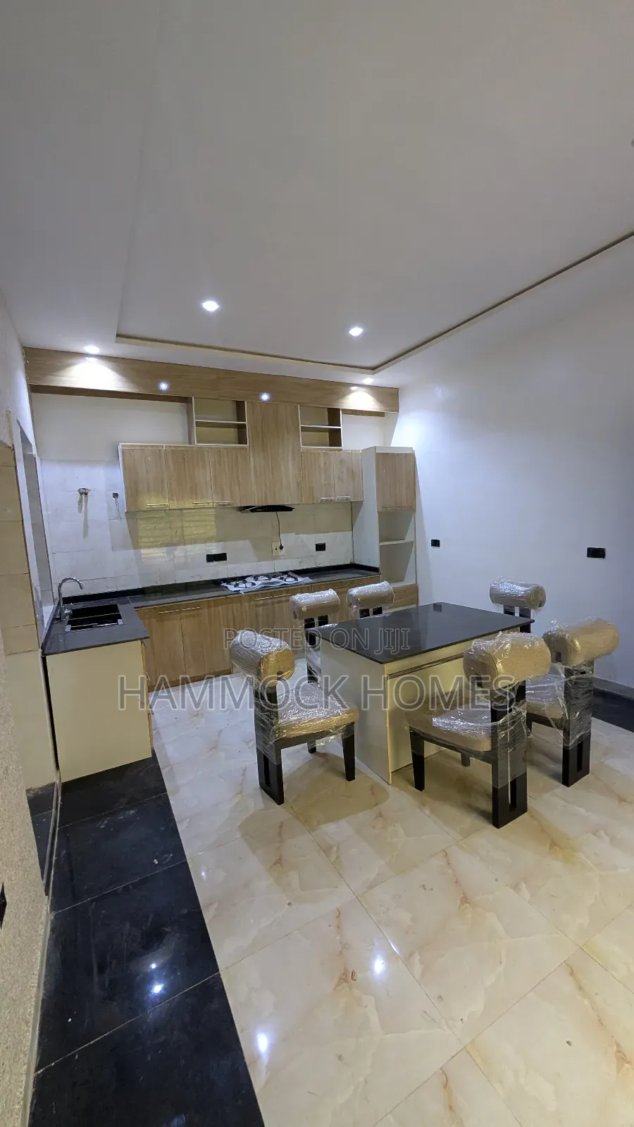 5bdrm Penthouse in Engineer Lere Adigun, Basorun for sale
