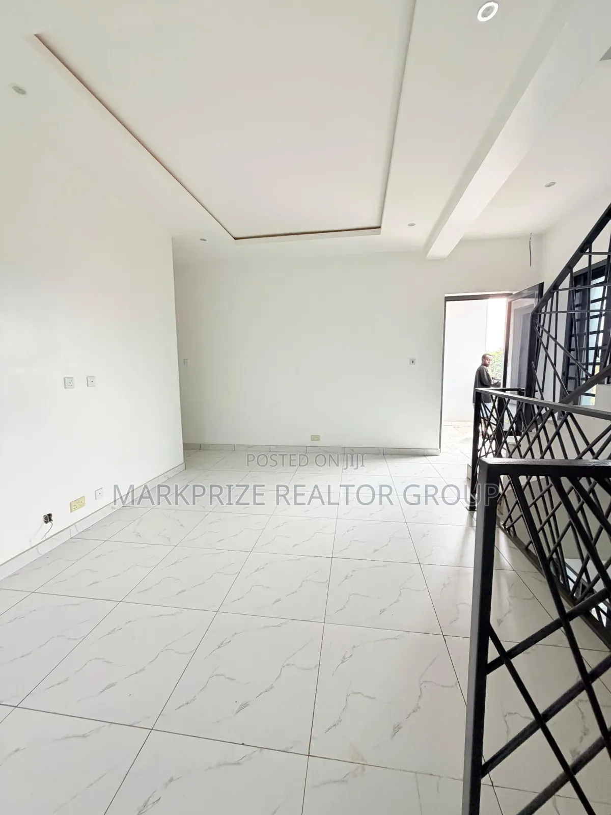 4bdrm Duplex in Obanikoro for sale