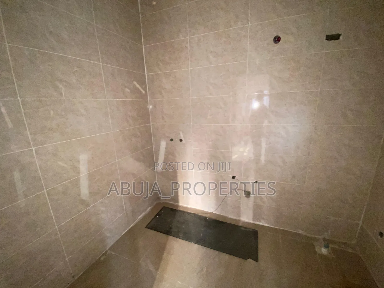 3bdrm Apartment in In A Secured Estate, Idu for sale