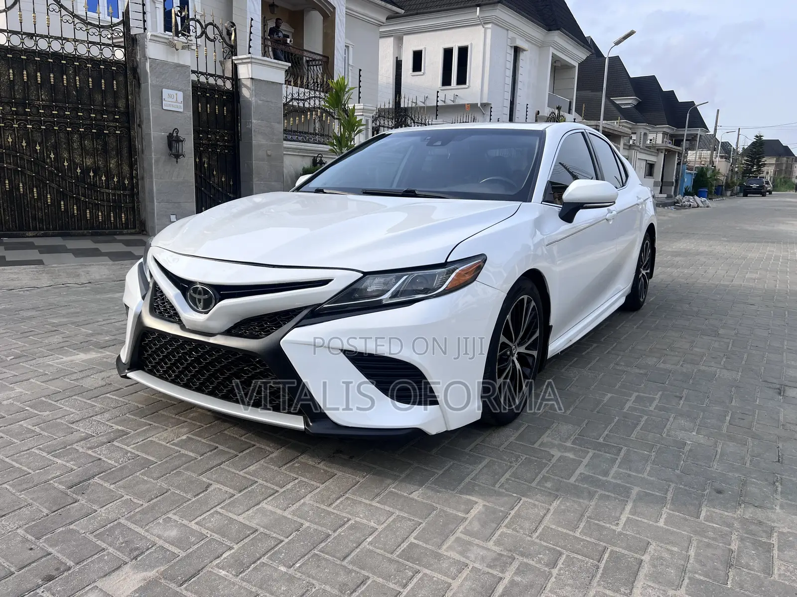 Toyota Camry XLE (2.5L 4cyl 8A) 2019 White