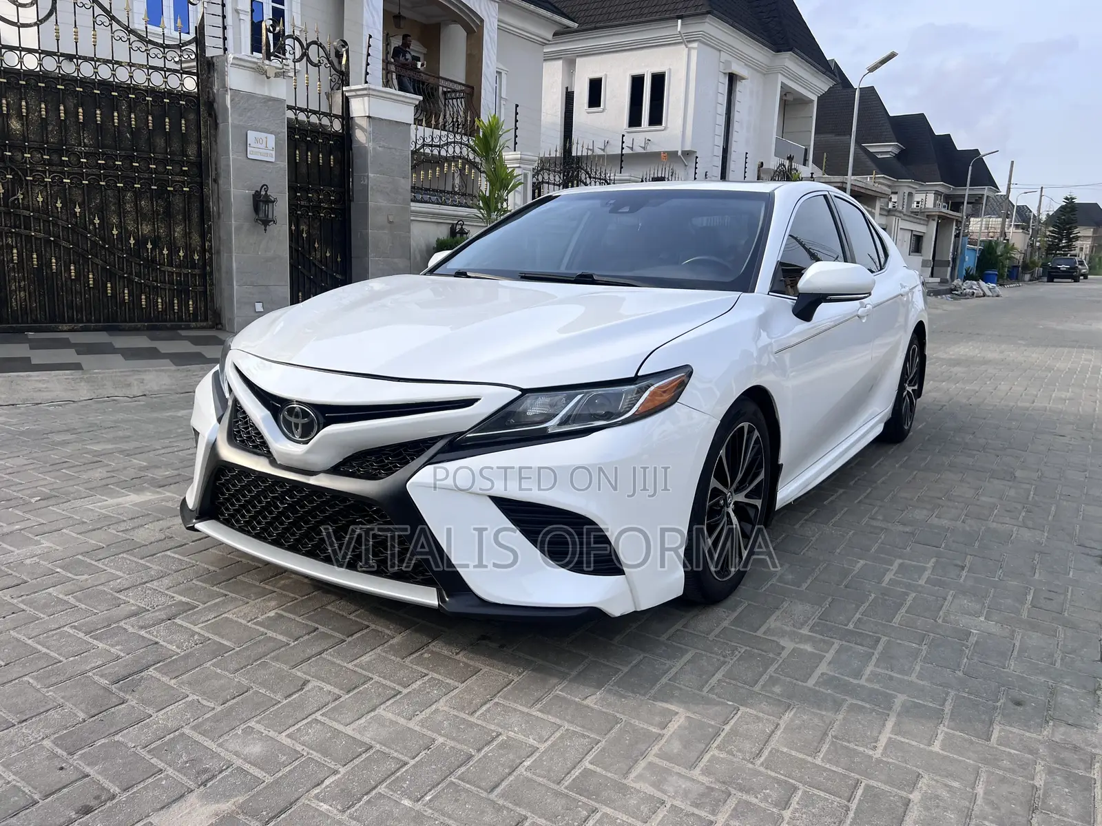 Toyota Camry XLE (2.5L 4cyl 8A) 2019 White