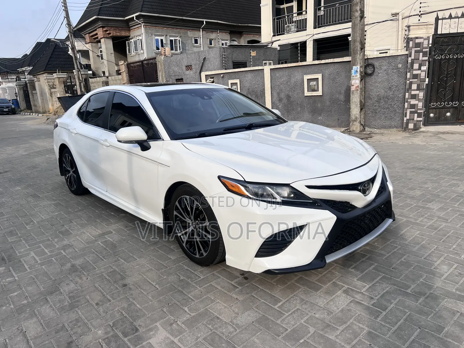Toyota Camry XLE (2.5L 4cyl 8A) 2019 White