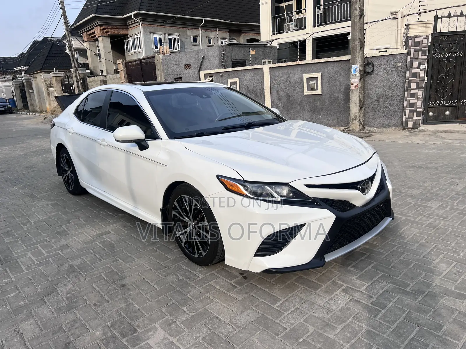 Toyota Camry XLE (2.5L 4cyl 8A) 2019 White