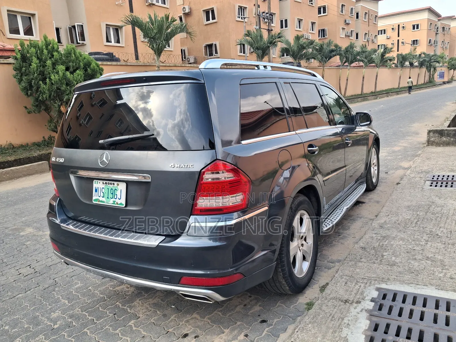 Mercedes-Benz GL-Class GL 450 2010 Gray