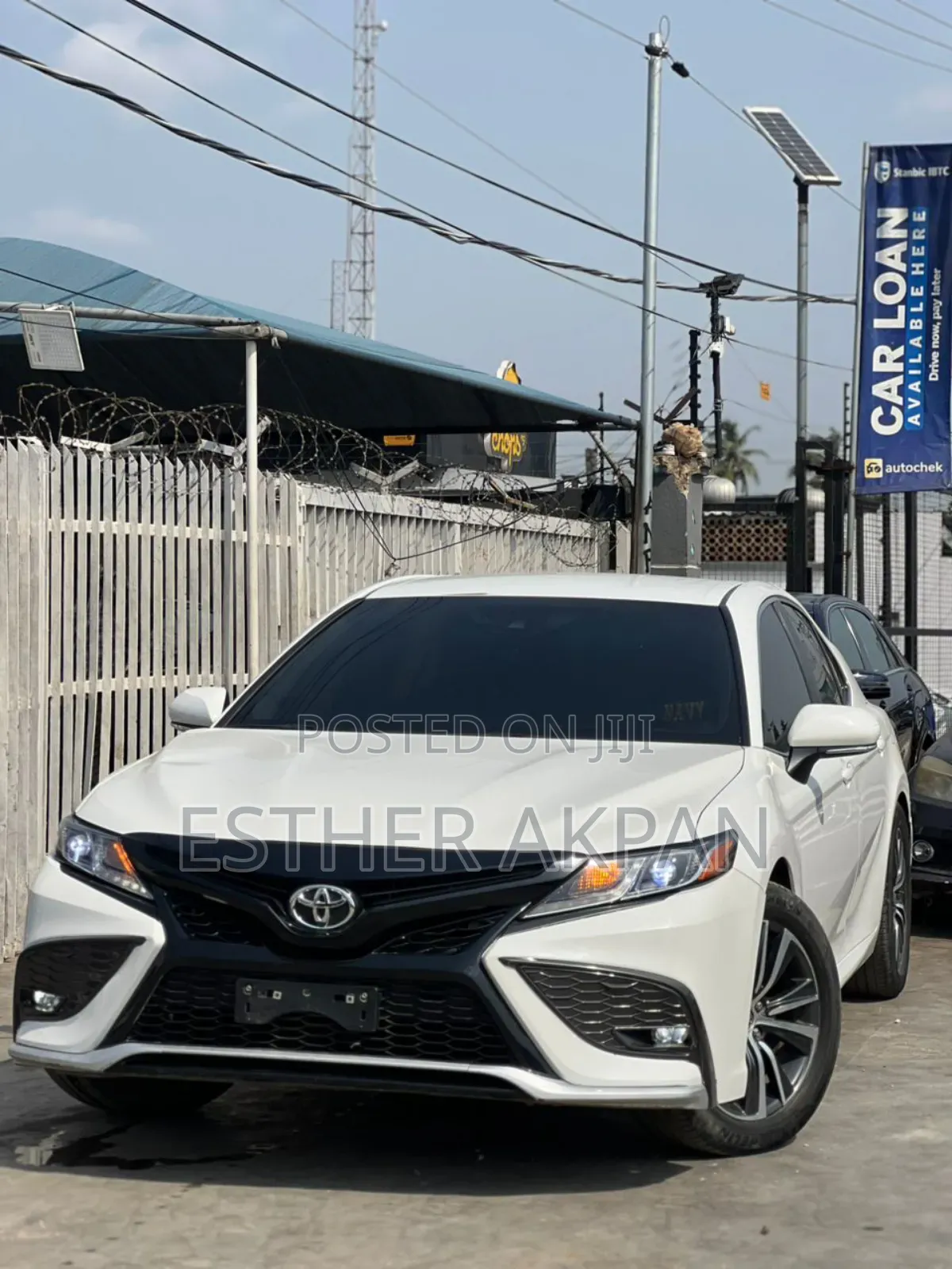 Toyota Camry SE 2021 White