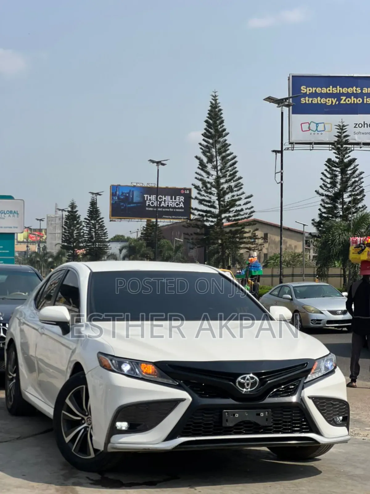 Toyota Camry SE 2021 White