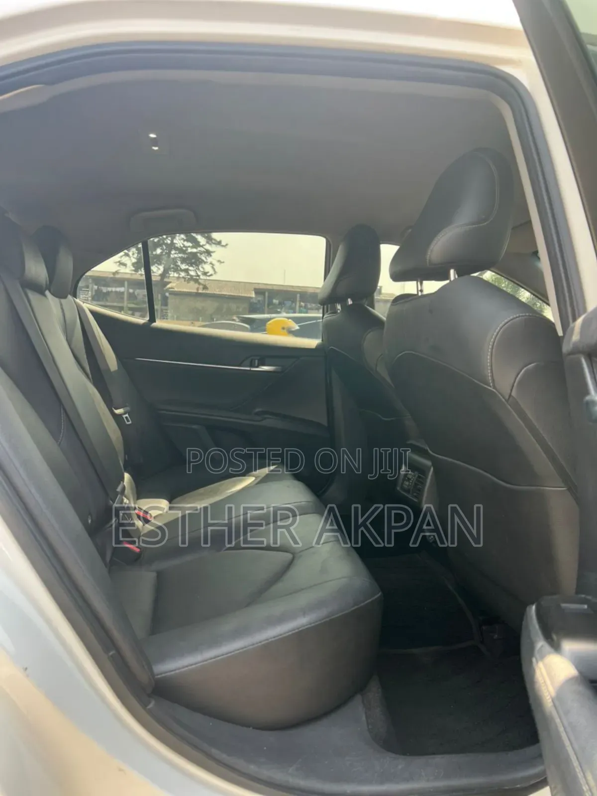 Toyota Camry SE 2021 White