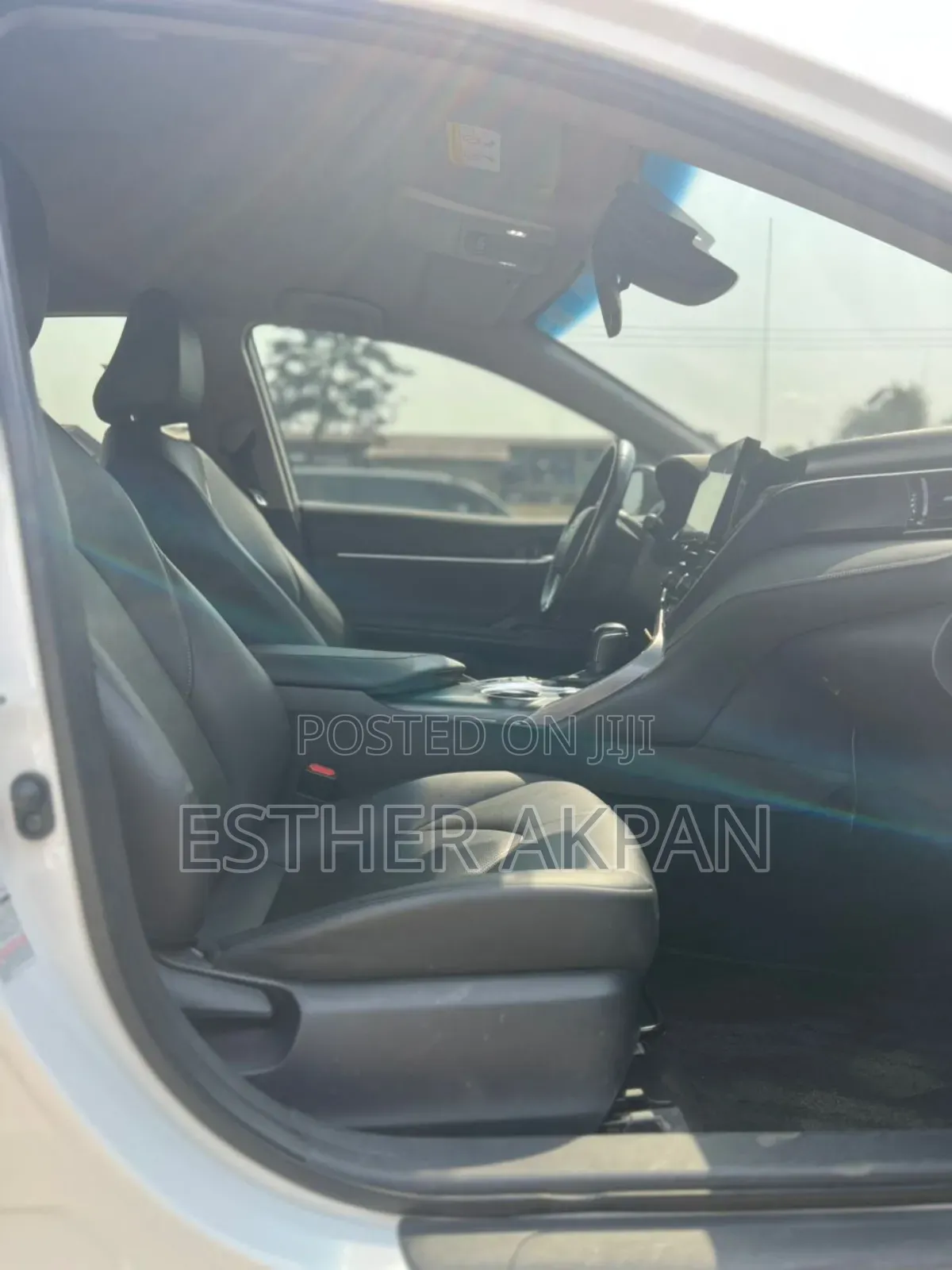 Toyota Camry SE 2021 White