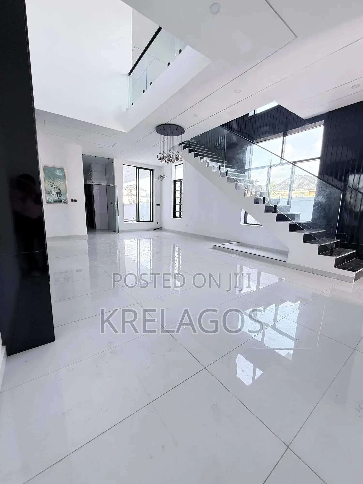 5bdrm Duplex in Chevron for sale