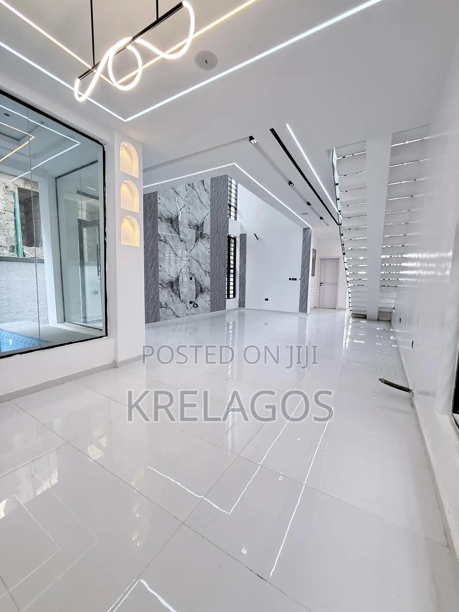 5bdrm Duplex in Chevron for sale