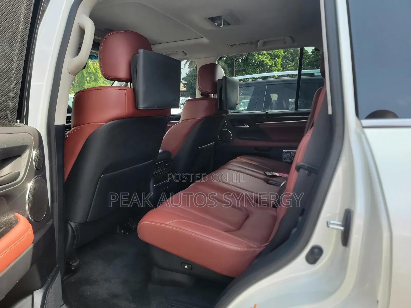 Lexus LX 570 AWD 2019 White