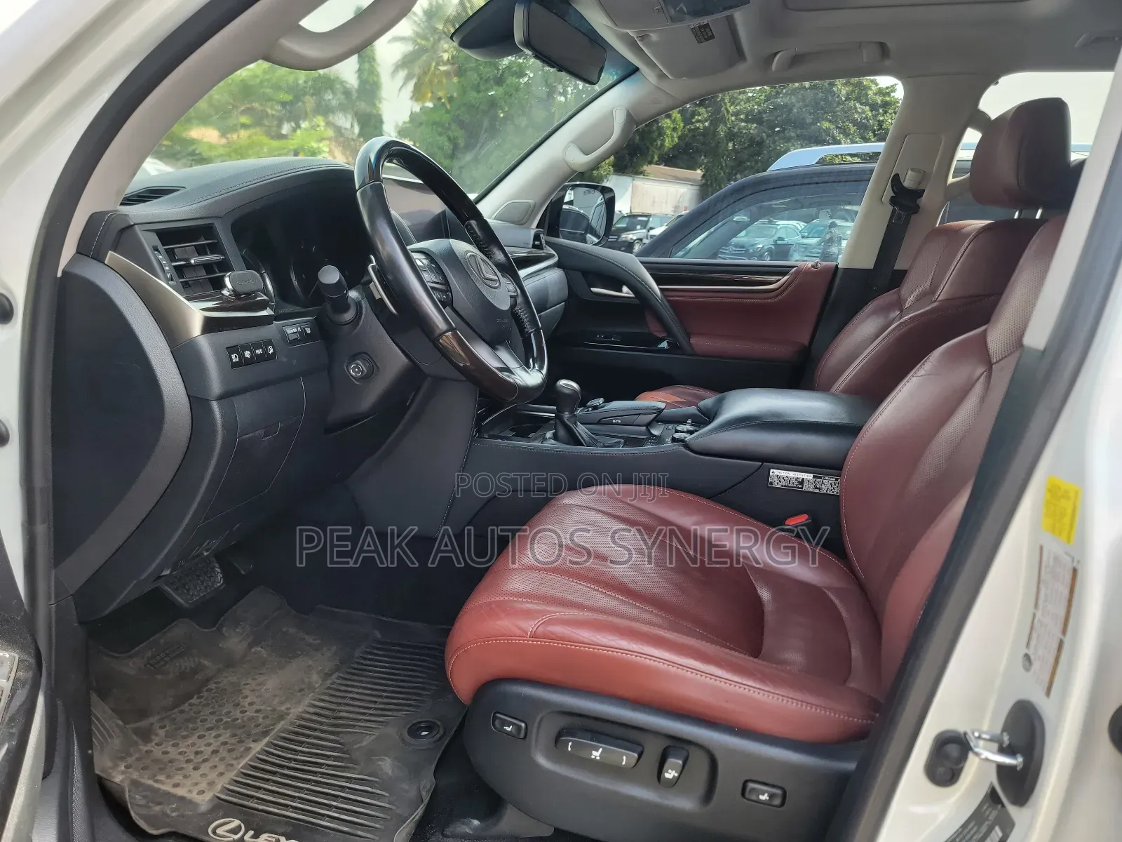 Lexus LX 570 AWD 2019 White