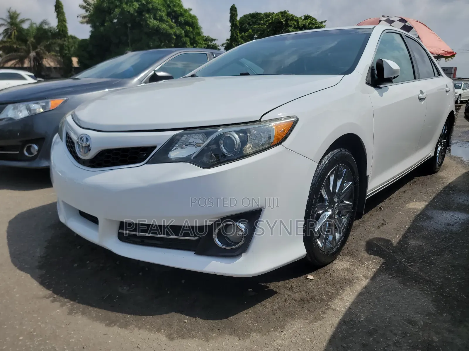 Toyota Camry XLE V6 4dr Sedan (3.5L 6cyl 6A) 2013 White