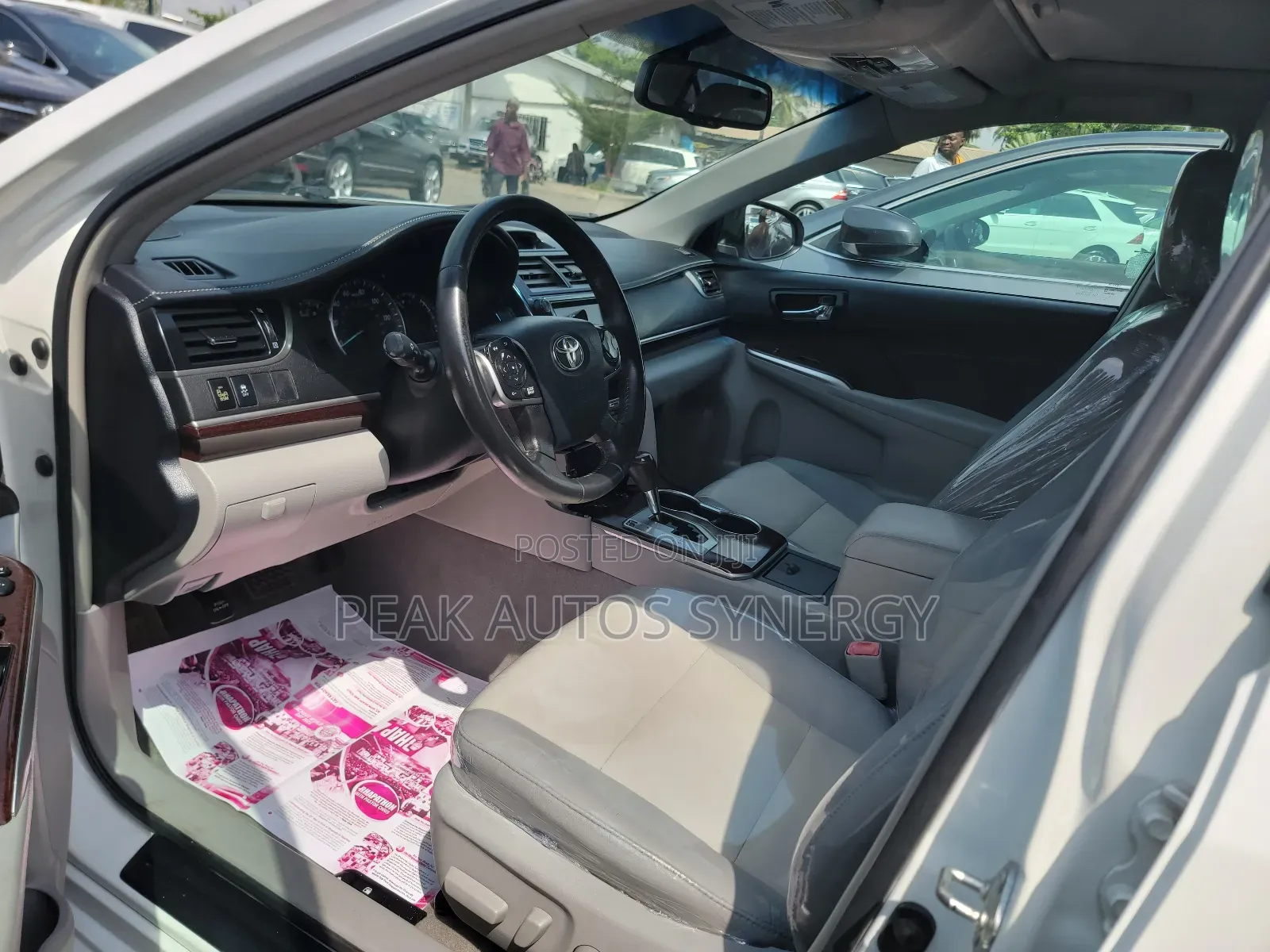 Toyota Camry XLE V6 4dr Sedan (3.5L 6cyl 6A) 2013 White