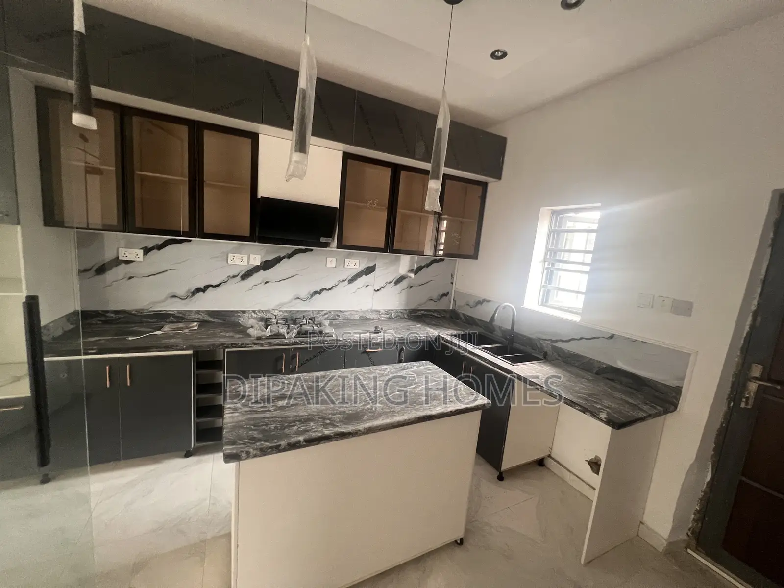 Furnished 4bdrm Duplex in Maryland for sale