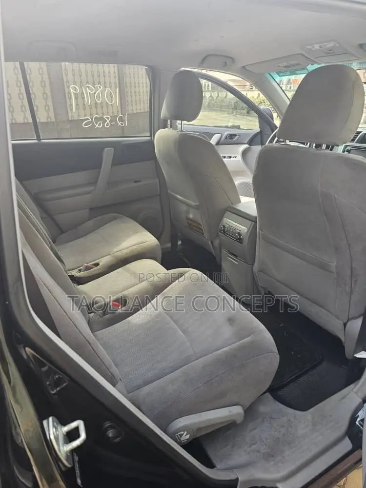 Toyota Highlander Plus 3.5L 2WD 2013 Black