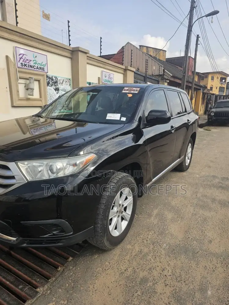 Toyota Highlander Plus 3.5L 2WD 2013 Black