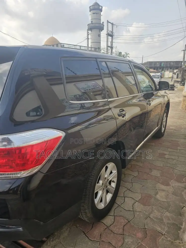 Toyota Highlander Plus 3.5L 2WD 2013 Black