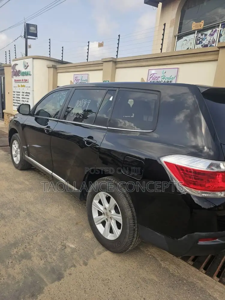 Toyota Highlander Plus 3.5L 2WD 2013 Black