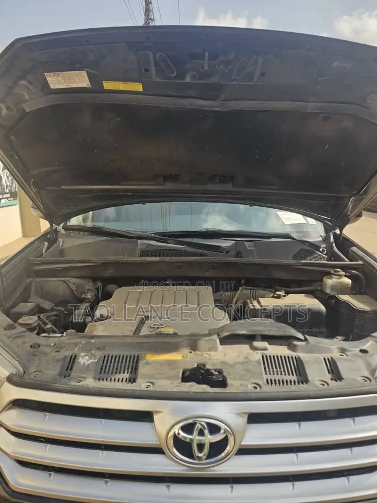 Toyota Highlander Plus 3.5L 2WD 2013 Black