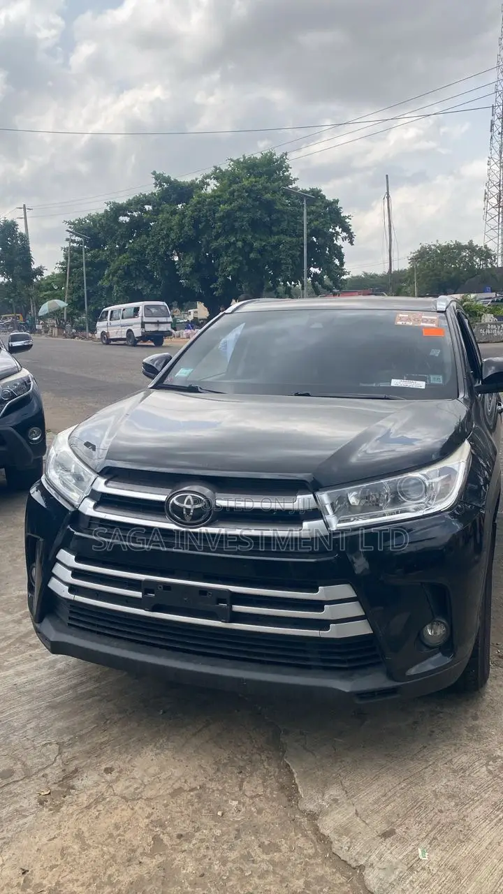 Toyota Highlander XLE 4x4 V6 (3.5L 6cyl 8A) 2018 Black