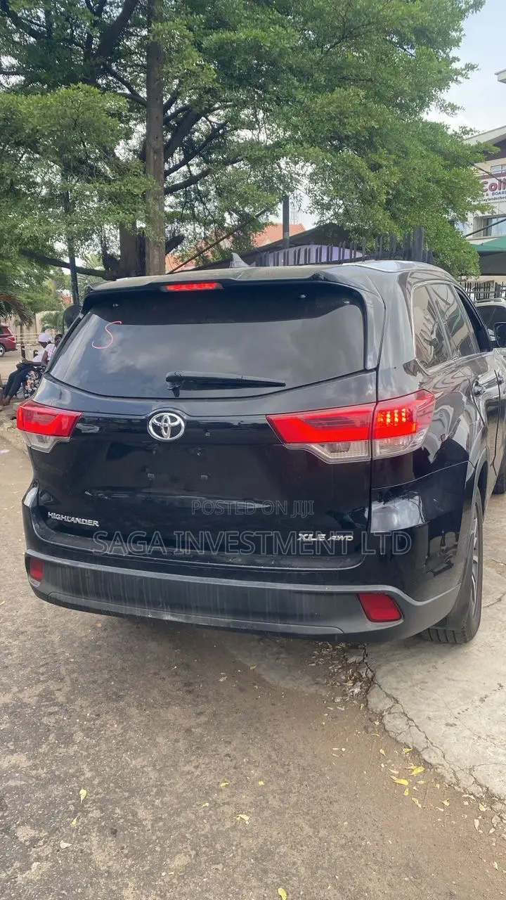 Toyota Highlander XLE 4x4 V6 (3.5L 6cyl 8A) 2018 Black
